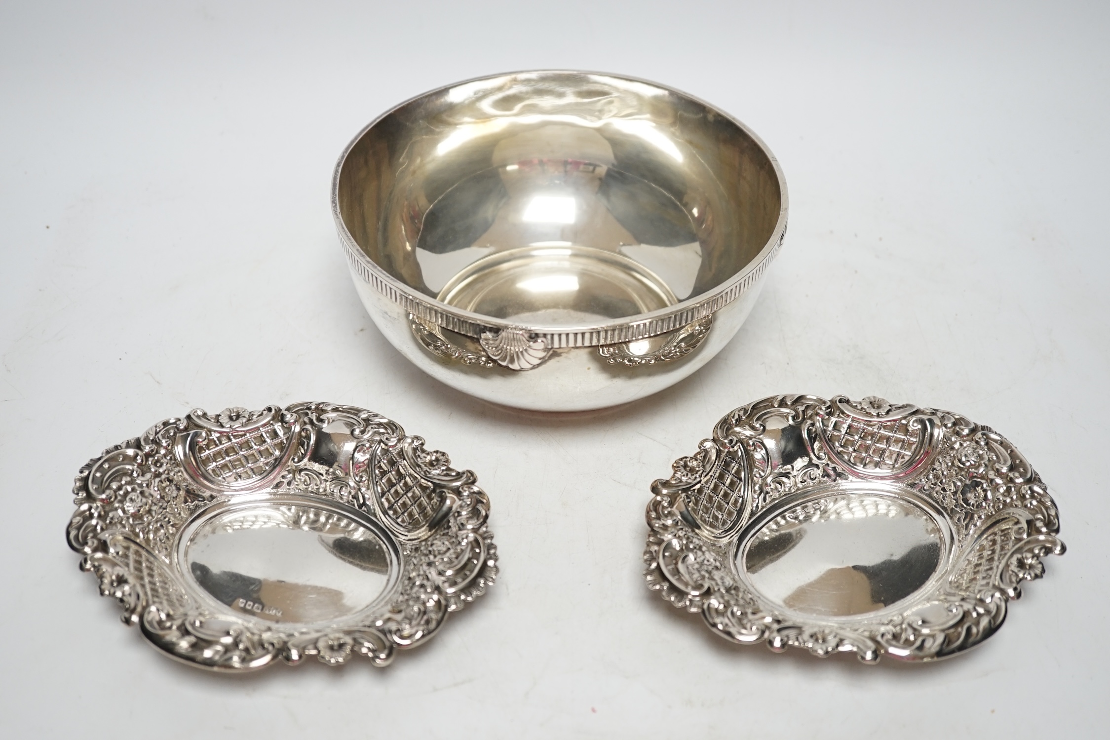 An 800 standard white metal bowl, diameter 17.3cm and a pair of George V pierced silver bonbon dishes, 18.7oz. Fair condition.